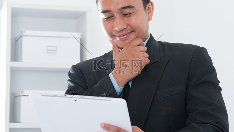 Shopify域名绑定，费用构成及关键因素解析